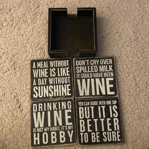 ALL IN ONE Wine book & Mikasa bottle topper & Love coasters & wooden coasters - Picture 6 of 7